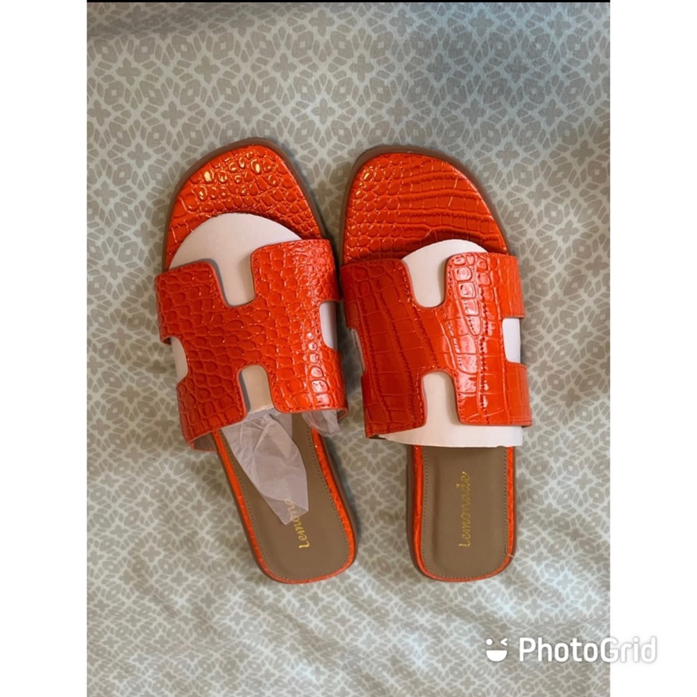 Cute orange🍊 sandals!